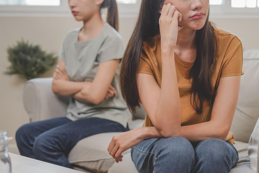 女女戀變調　主動送上清涼照＋送錢＋投資200萬仍一場空　女助教怒告女網友
