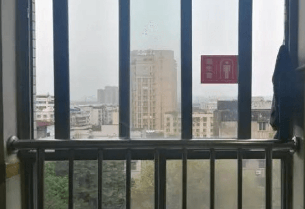 27歲騎士撞倒老婦！沒錢請看護到院自己顧　2天後爬7樓窗戶…絕望跳下斷魂