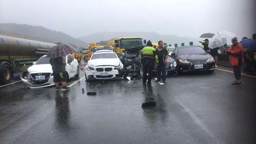 國道3號緊急關閉！北上關西路段連環車禍　8傷送醫急救