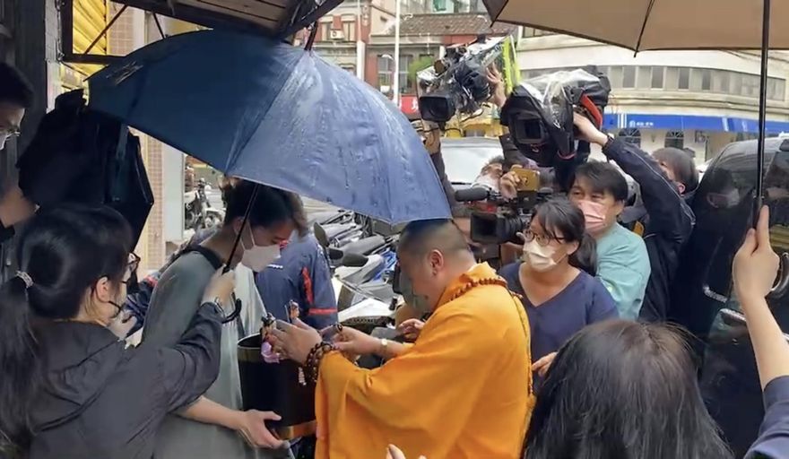 馬國女大生家屬上午二殯認屍　下午住處現場招魂場面哀戚