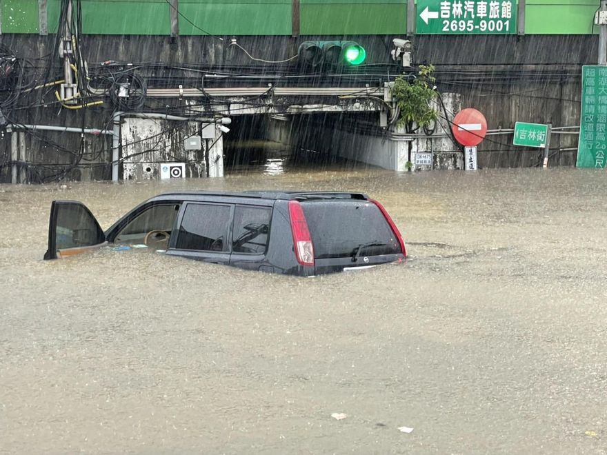 豪雨成災！車子泡水這樣處理　 依5種淹水高度來判斷