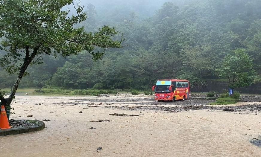 宜縣台七線百車受困中！計212人受困　目前無傷亡