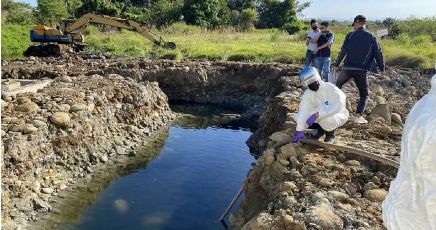 台中清水遭黑心業者挖洞「偷倒強酸廢液」！環保局：地下水勿喝