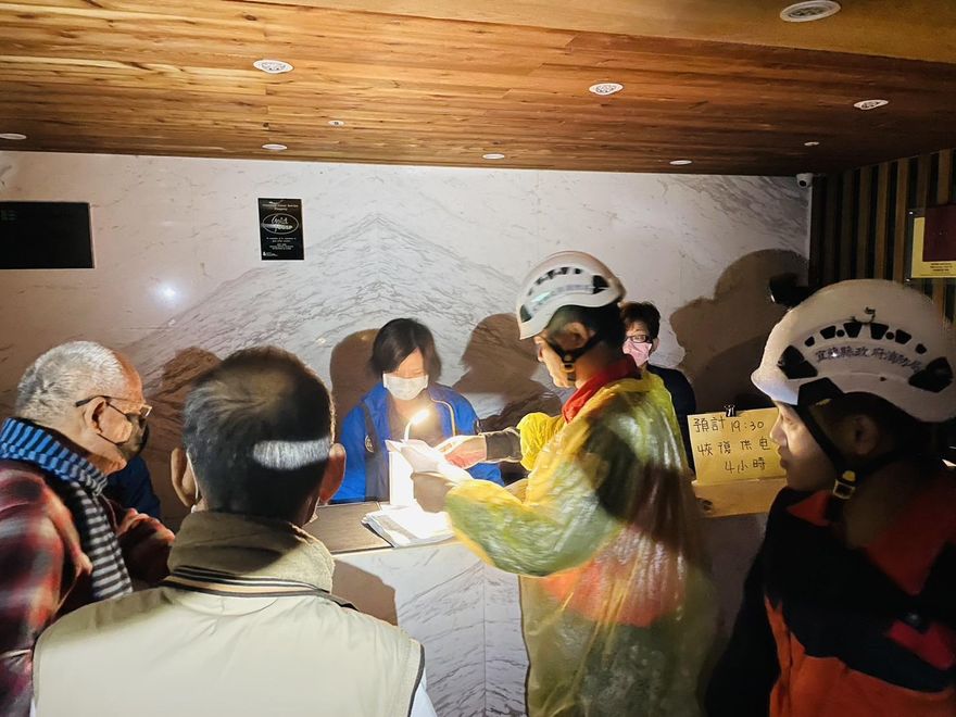 明池救援一步一艱辛！8救災人員7小時步行20公里　終成功送藥