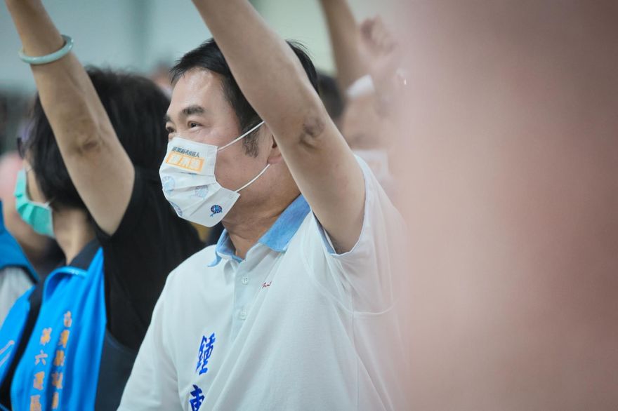 鍾東錦再質疑徐定禎存款問題　「競總與政見發表會的錢哪裡來？」
