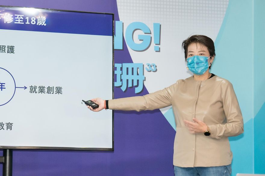 備戰辯論會殺翻藍綠　黃珊珊找「宋楚瑜文膽」閉關訓練