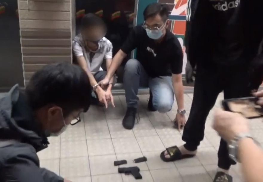 男子兜售槍枝遭警逮　竟掰「小孩剛出生缺奶粉錢」
