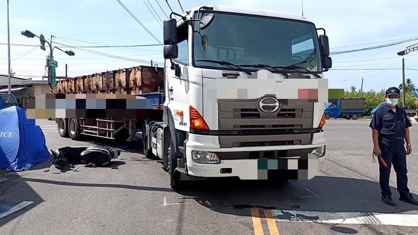 又是內輪差？高雄聯結車壓過女騎士…人車卡車底亡