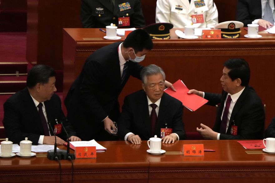【影】日媒曝新內幕！胡錦濤20大被攙扶離席　只為察看名單有無「他」