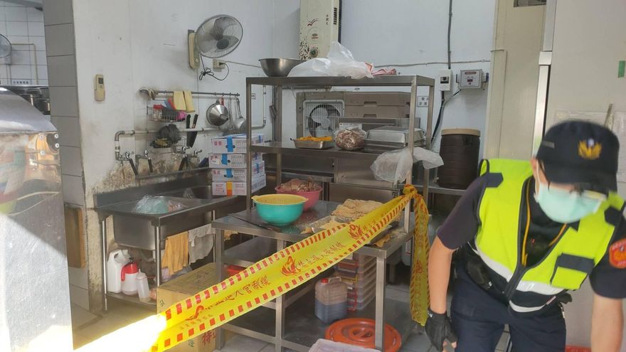 影/西瓜刀追殺前同事！苗栗便當店喋血　暴走哥「埋伏瘋砍」前同事血濺滿地