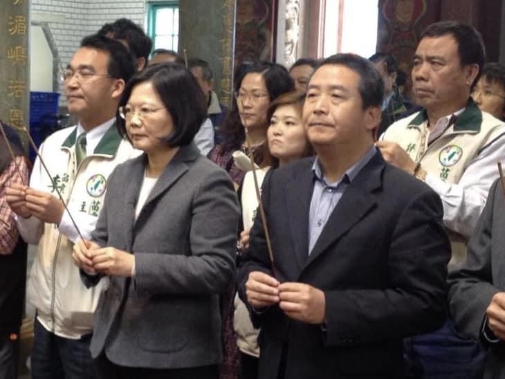 苗栗綠營「茶壺內風暴」！　徐定禎PO與蔡英文合照表忠心籲「台灣派」集中選票