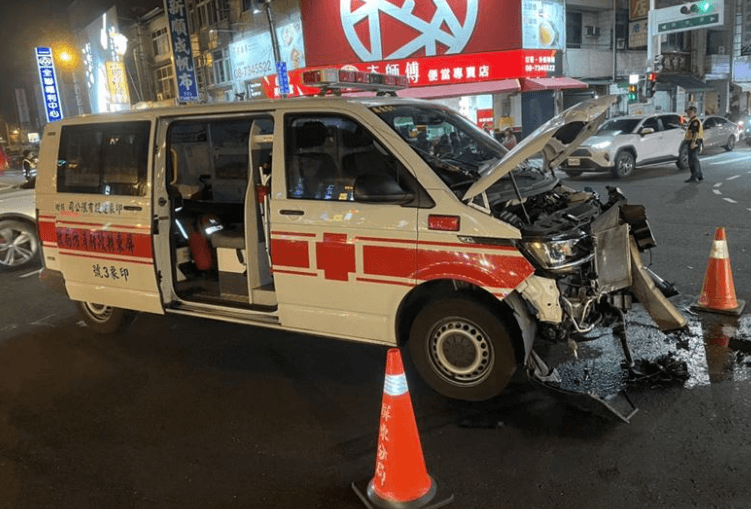 禍不單行！屏東老翁過馬路被撞命危…送醫途中救護車又遭撞　最終搶救無效身亡