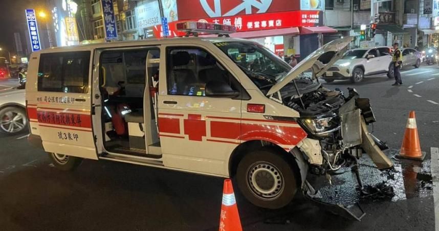 遭機車噴飛「送醫又遭撞」！7旬老翁衰2度車禍　「救護車頭成廢鐵」他傷重不治