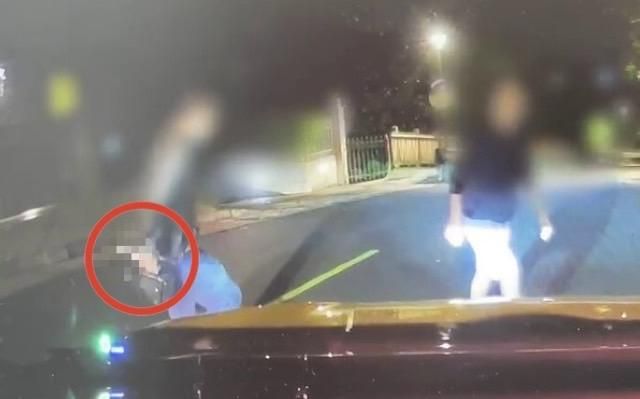 切完水果拿來支援輸贏？小黃行車糾紛亮刀　辯「不能在車上吃水果？」