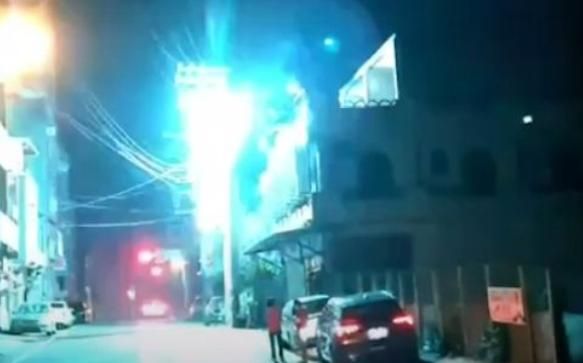快訊／桃園觀音晚間4900戶突停電!電杆「狂冒火花爆炸聲」嚇壞住戶