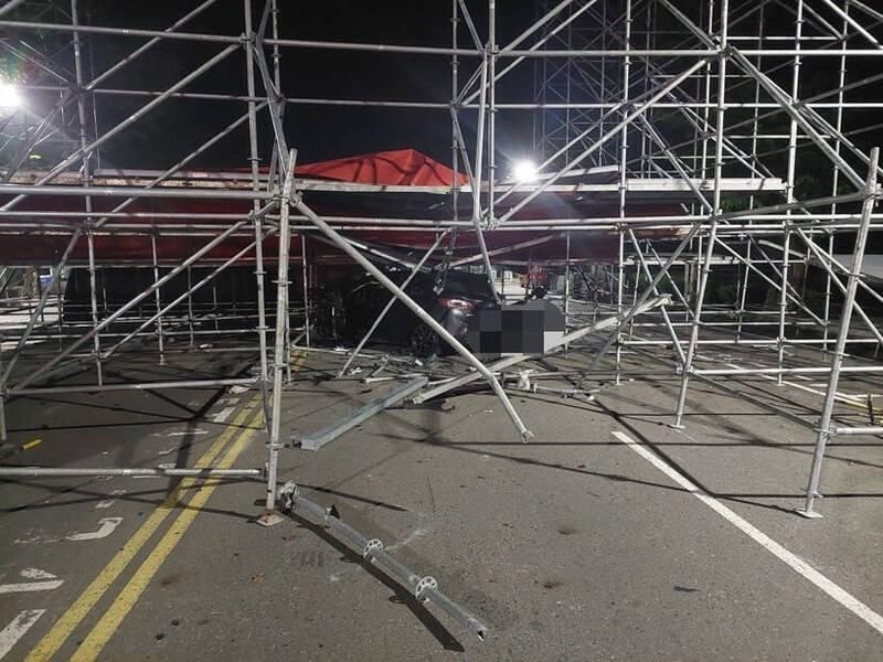 酒駕惹禍！男子暗夜開車直直衝　竟撞破陳其邁造勢舞台