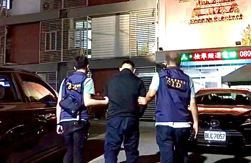 快訊/鳳山銀樓搶奪案嫌犯落網　40歲男遭逮住處搜出金項鍊