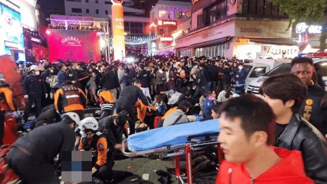 梨泰院10萬人踩踏/傳官方統計120死100傷　女子被踩暈CPR醒來見男友「躺地昏迷」