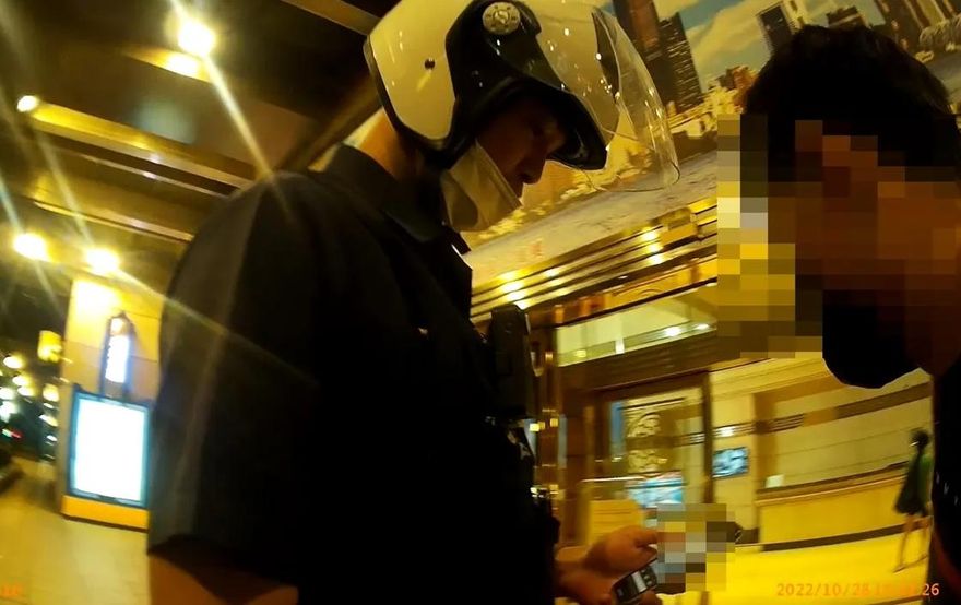所以下次改叫「傅潘達」送？男子下樓拿愛的外送　通緝犯身分被「一條紅線」踢爆