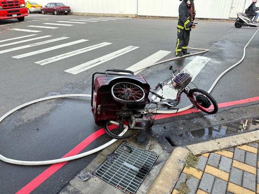 快訊/台中8旬嬤遭電動三輪車起火燒傷　肇因「強拉」導致