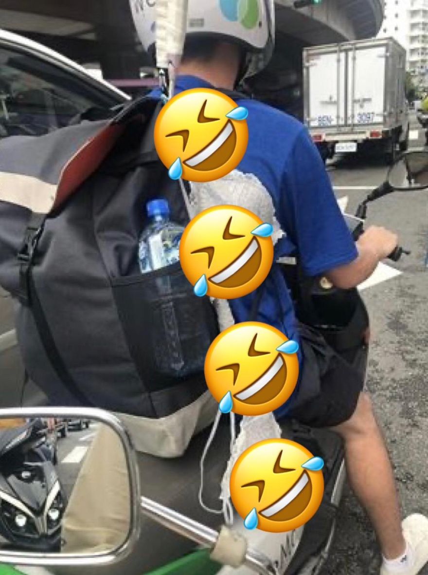 包租婆的房客？男騎士背後除了球拍還有這個　網紛笑瘋想看「那一瞬間」