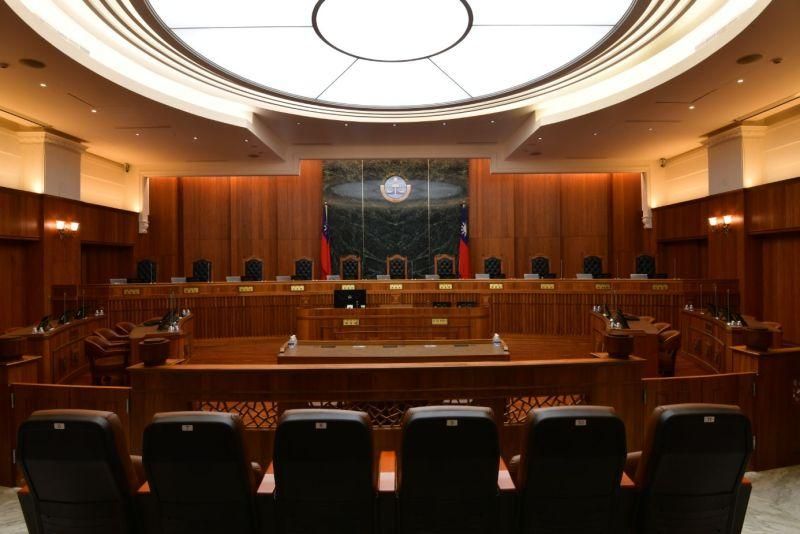 病婦「詭異C型坐姿」垂掛病床窒息亡！　澎湖醫院、護理師判賠198萬確定
