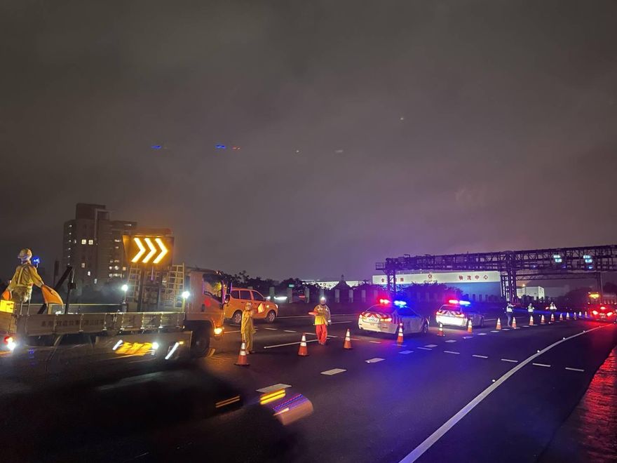 封閉改道路線這裡看！國1南下汐止交流道再度走山　侯友宜：已加速搶通