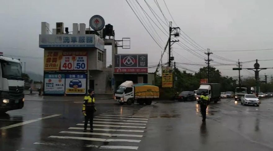 國1汐止再次走山今又塞爆　新北警部署百警疏導車流