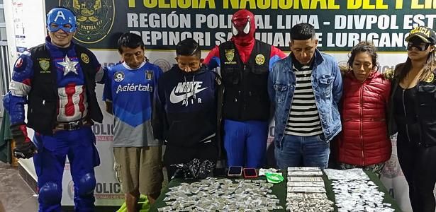 祕魯警察變身漫威英雄！混入萬聖節活動人群成功完成掃毒任務