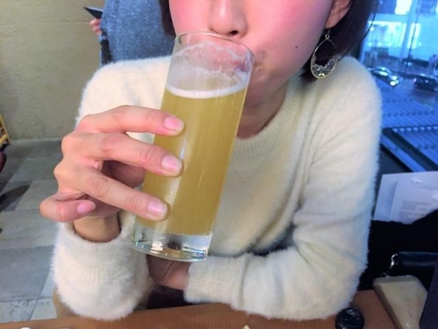 小心酒越喝越冷！營養師：這4種飲品+「三明治」穿衣法最保暖