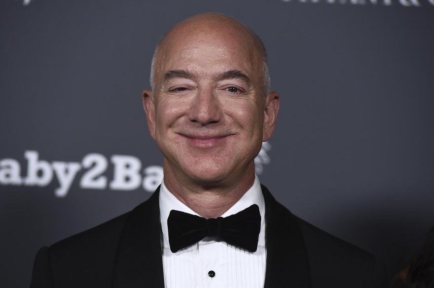 種族歧視？貝佐斯遭黑人前管家指控苛刻員工　工作14小時還只能爬窗上廁所