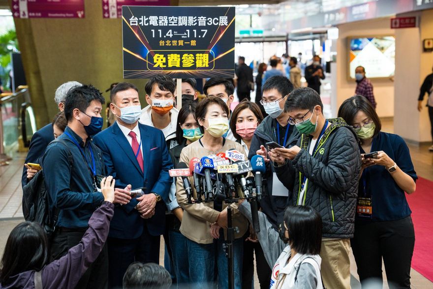 陳時中批寄生民眾黨 黃珊珊爆氣反嗆：都沒說他寄生衛福部