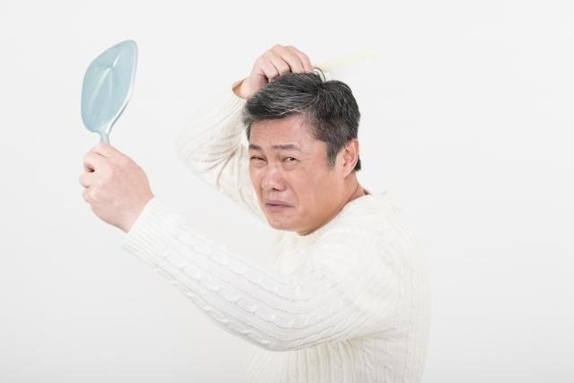 白髮拔一根長三根？醫曝「1真相」破除迷信：再拔也是白的