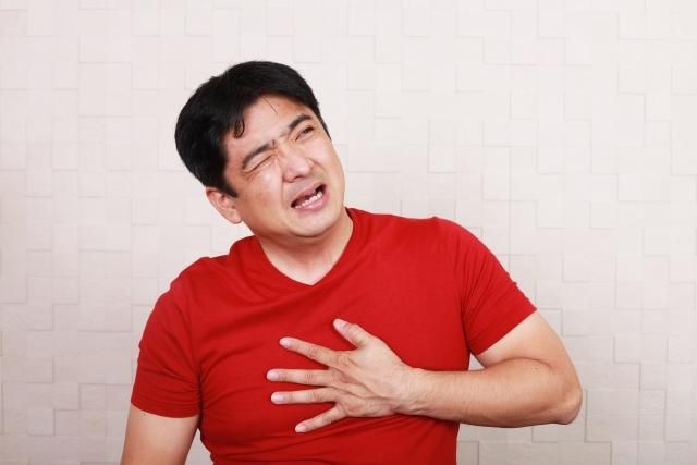 27歲男胸痛、呼吸困難開刀手術是自發性氣胸！ 五種氣胸成因一次釐清