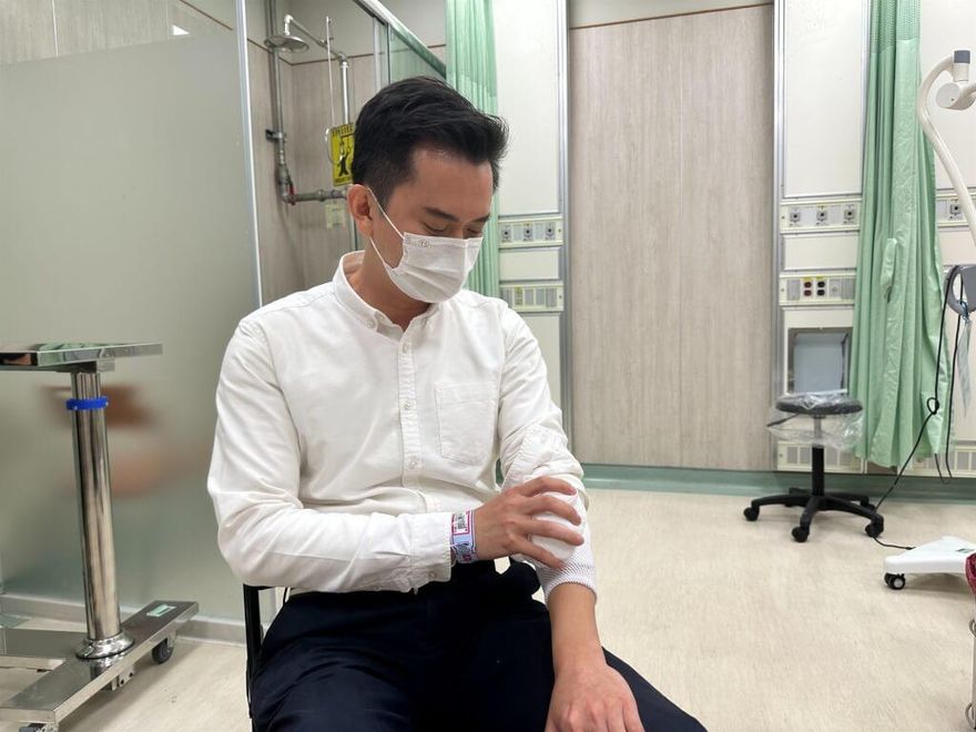 鄭朝方出席活動遭襲擊　64歲婦人到案這麼說