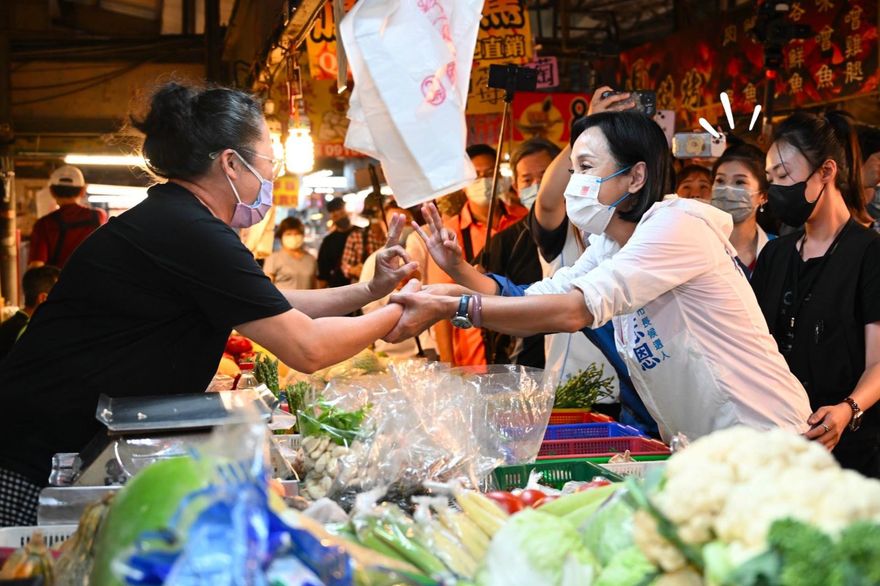 藍營最新共主出現？他南下高雄合體柯志恩刮起旋風　美女發言人直言：好意外