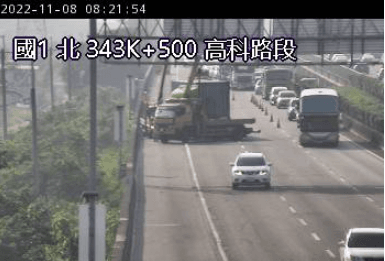 快訊/國1爆「貨櫃車撞護欄」！高科段紫爆回堵5km　2車道封閉中