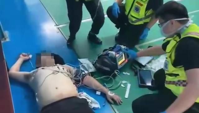【影】台中男打羽球突倒地命危！119線上指示電擊…驚險救援畫面曝光