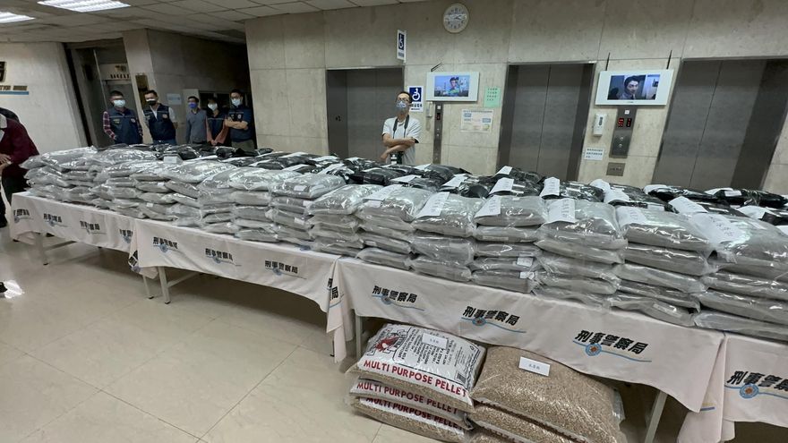 史上最大！貨櫃走私木屑夾層大麻花　警查獲456公斤市價7億元