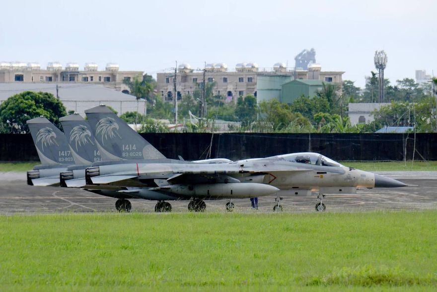台南晚間傳出「多架戰機」頻繁升空！軍方回應了