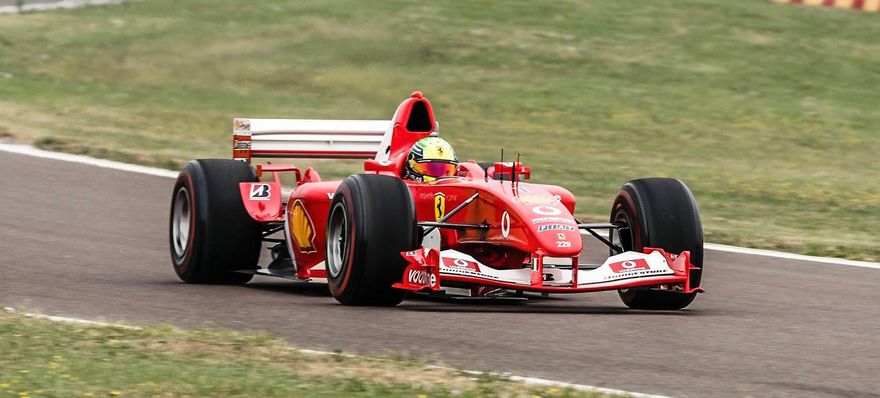 【影】F1車神戰駒拍賣破天價！舒馬克靠「它」飆5冠