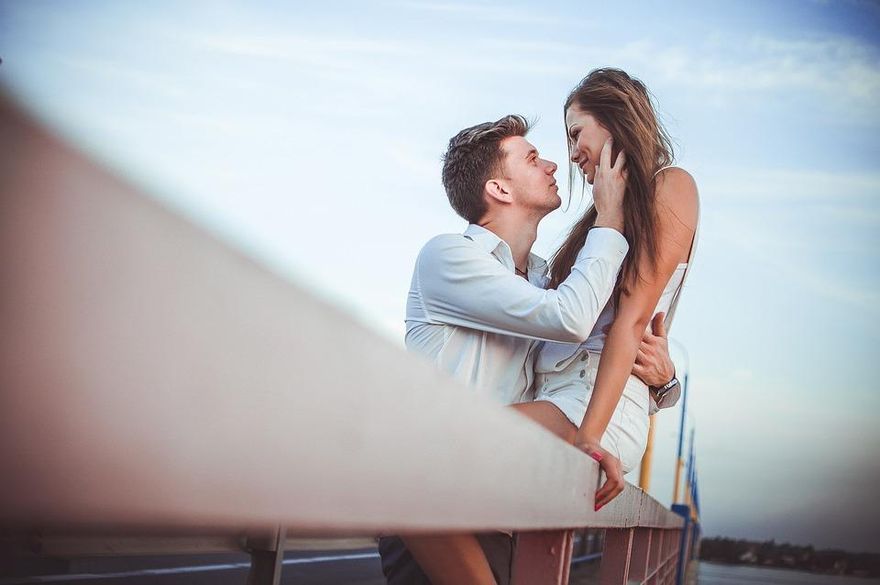 拒絕姐弟戀！27歲女發現「男友小9個月」超衝擊：提分手嗎？