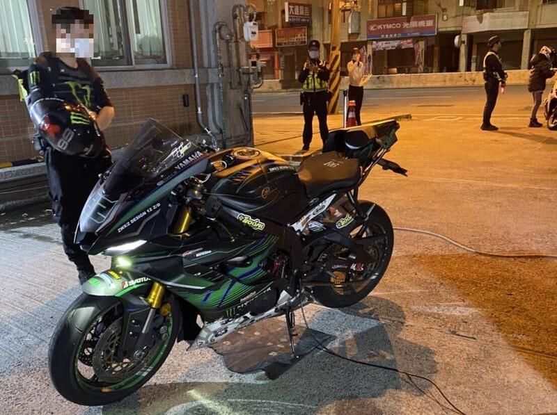 台中「噪音」重機夜遊擾民　警稽查赫見近百萬名車