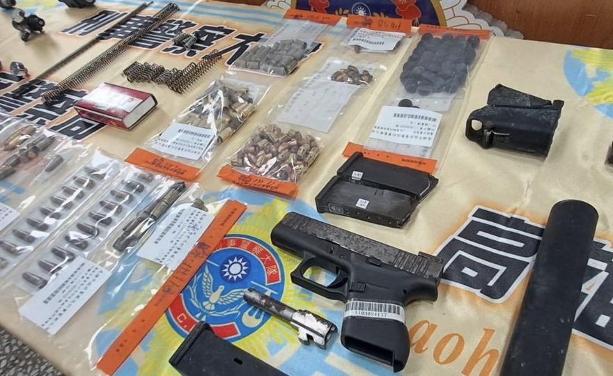 槍毒犯入獄軍火藏報廢車內　警廢棄車廠搜出大批槍彈