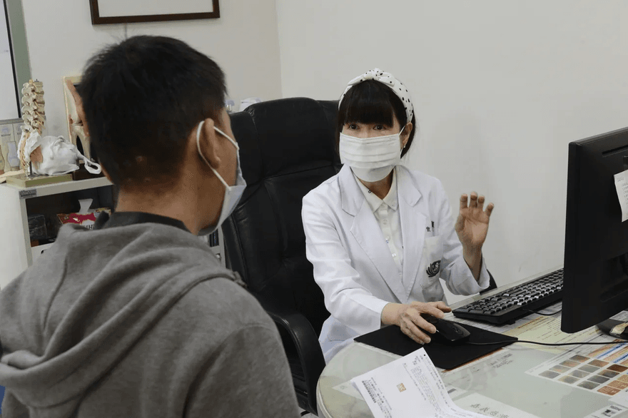 男子腫瘤滿身！12年間切了它又長，竟是罕病「假性腫瘤」作怪！