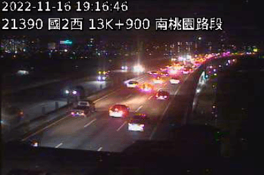 快訊/桃園國道二號驚傳2車追撞事故！車流回堵6公里