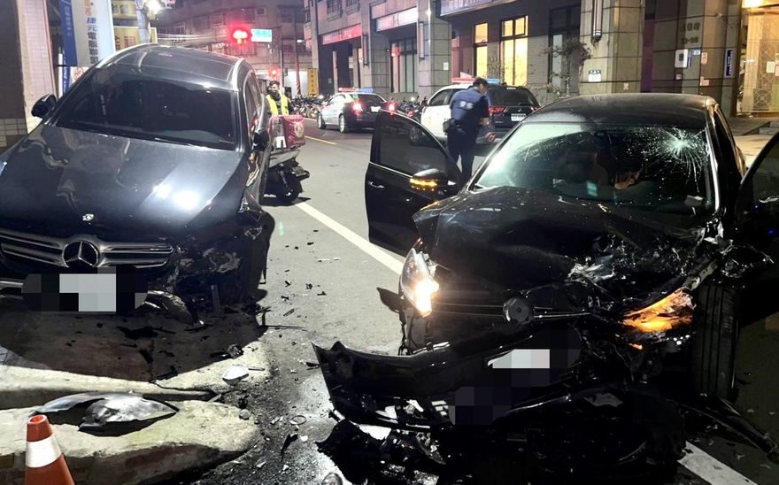 賠大了！酒駕失控撞爛路邊7汽機車輛　車主接到警通知傻眼