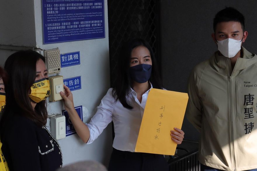 美女議員候選人私密影片遭外流！吳佩芸哽咽按鈴控告