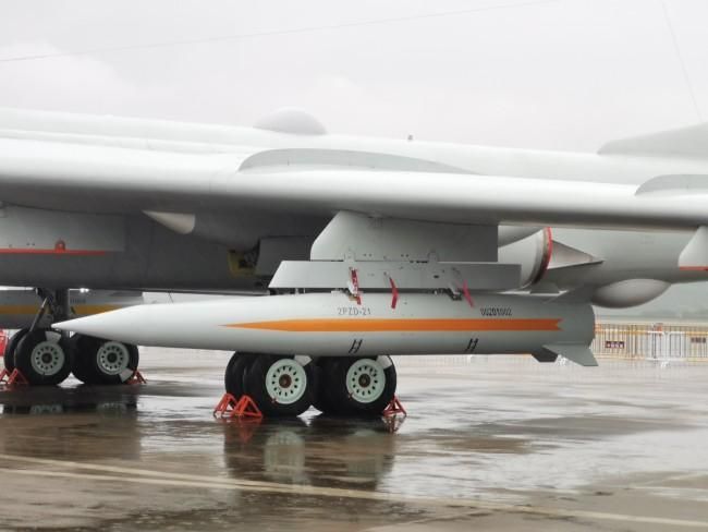 轟-6K掛神秘飛彈引注目　陸媒曝飛彈戰力「攻擊力破表」