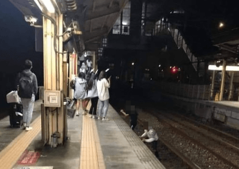 跳下月台玩耍遭批「不要拿生命開玩笑！」屁孩身分曝光…這下慘了